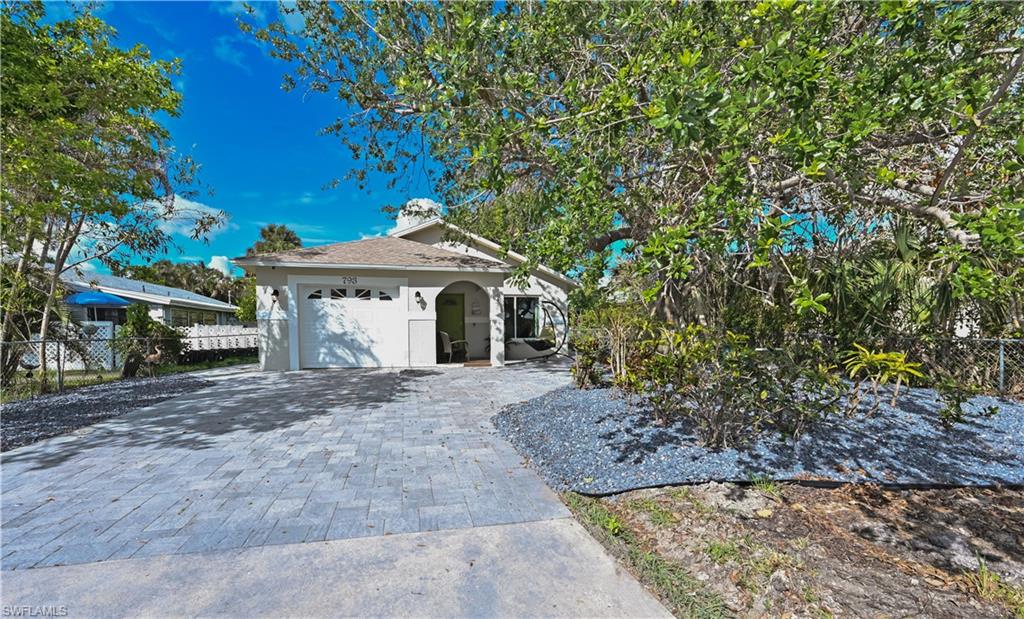 793 95th Ave N - Photo 3